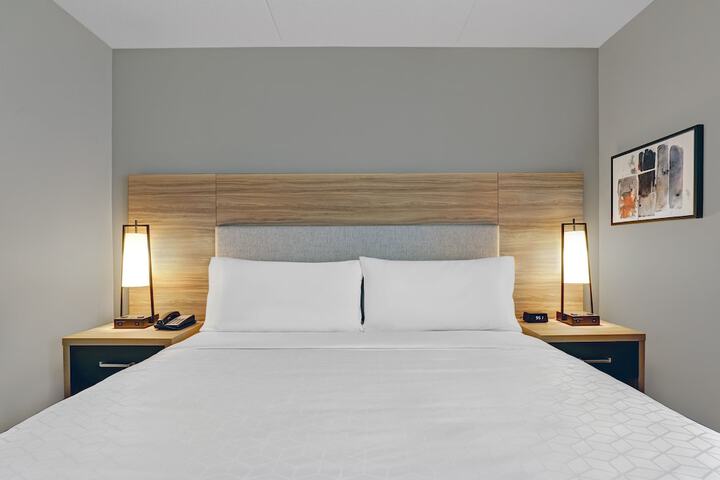 Room 10 of 32
