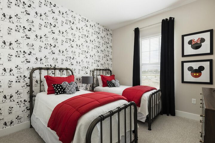 Room 10 of 29