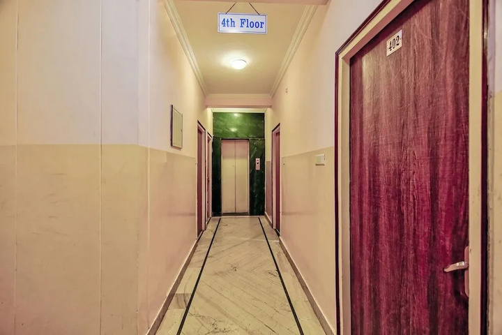 Room 13 of 16