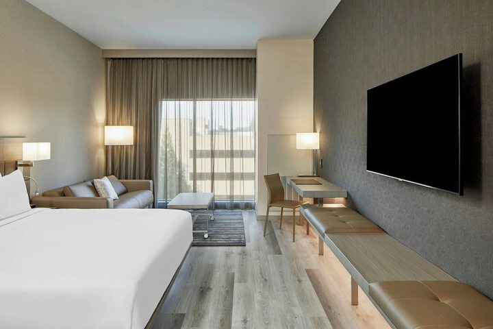 Room 17 of 60