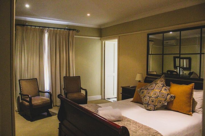 Room 8 of 28