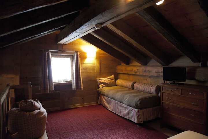 Room 43 of 142