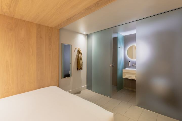 Room 21 of 49