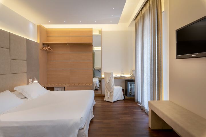 Room 28 of 104