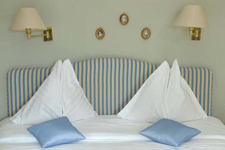 Room 3 of 37