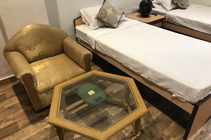 Room 4 of 12