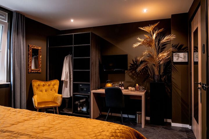 Room 19 of 74