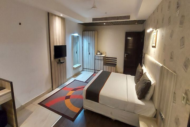 Room 32 of 74