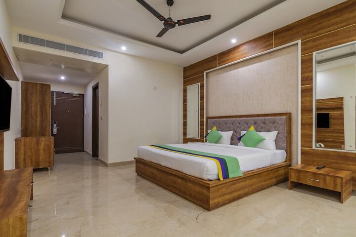 Room 15 of 48