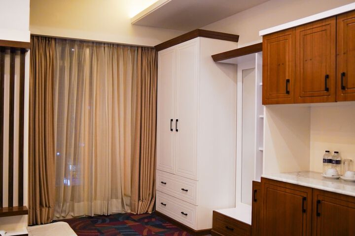 Room 11 of 76