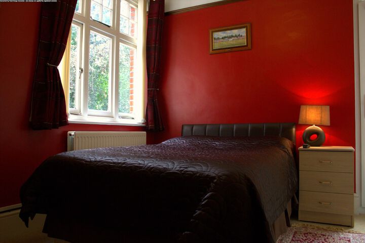 Room 4 of 33