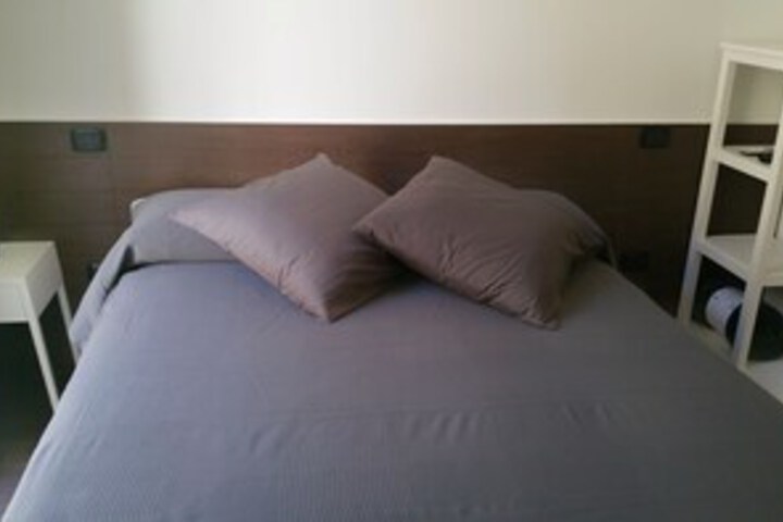 Room 7 of 126