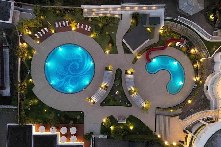 Pools & Facilities