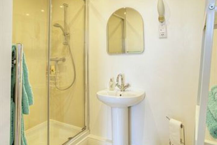 Room 4 of 15