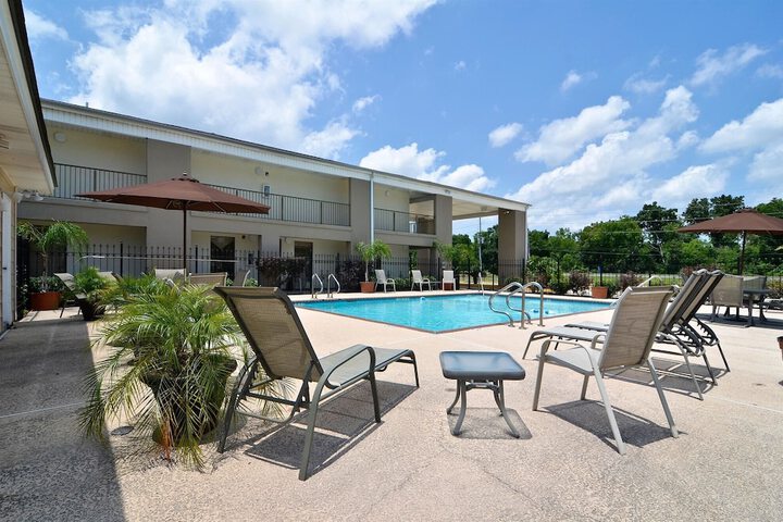 Hotel with Pool