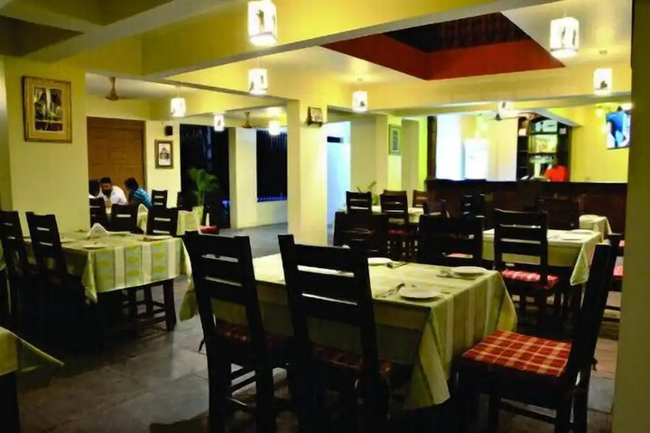 Dining 16 of 18