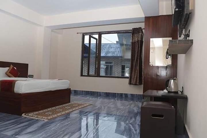 Room 12 of 21
