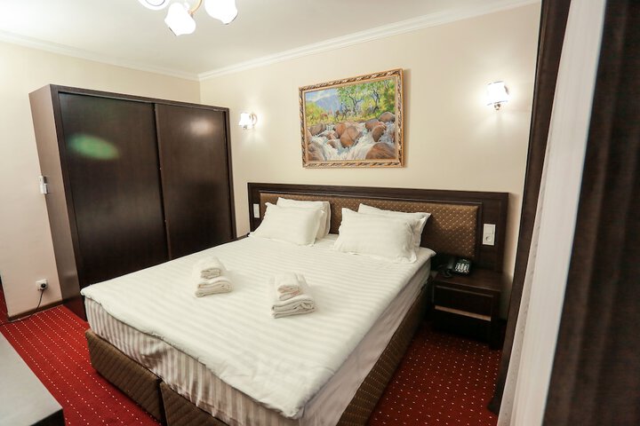 Room 8 of 31