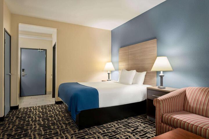 1 King Bed (1 of 13)