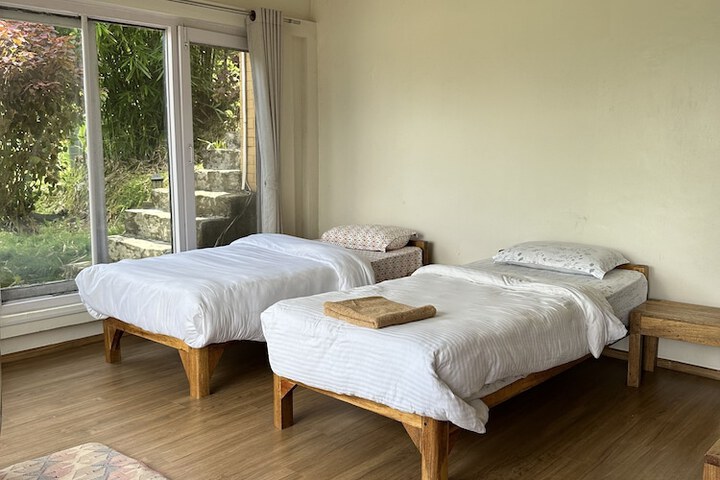 Room 2 of 27
