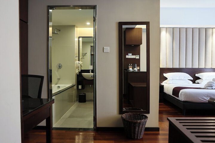 Room 34 of 71