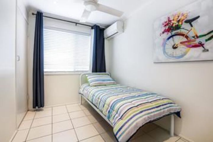 Room 6 of 11