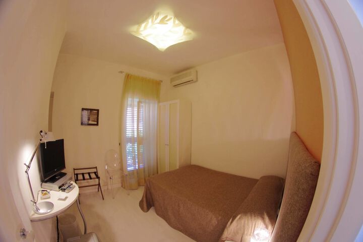 Room 7 of 85
