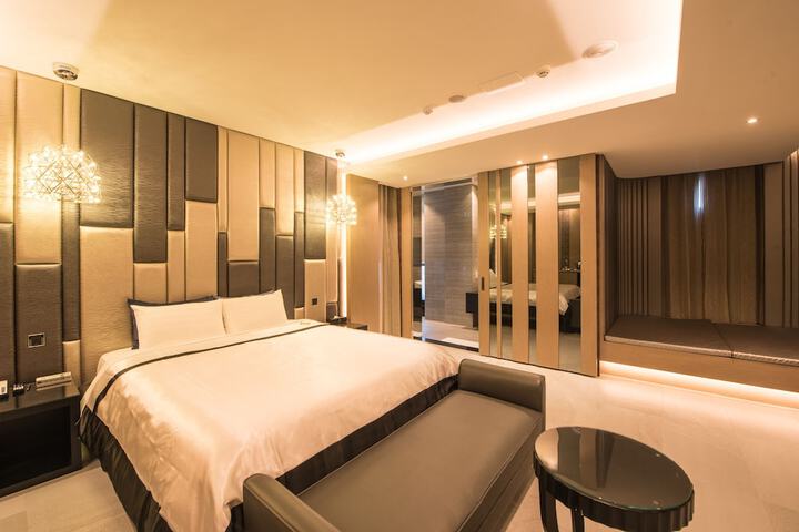 Room 7 of 36