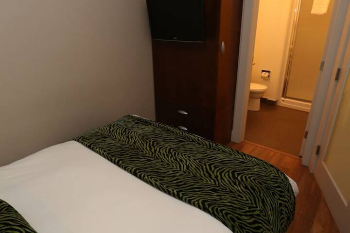 Room 7 of 28