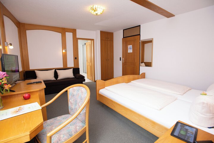 Room 4 of 48