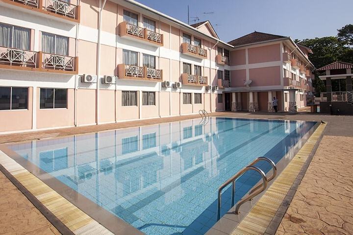 Pools & Facilities