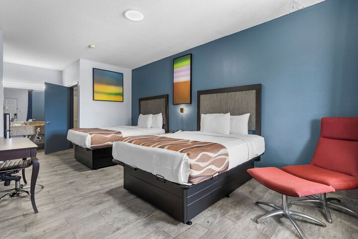 Room 10 of 26