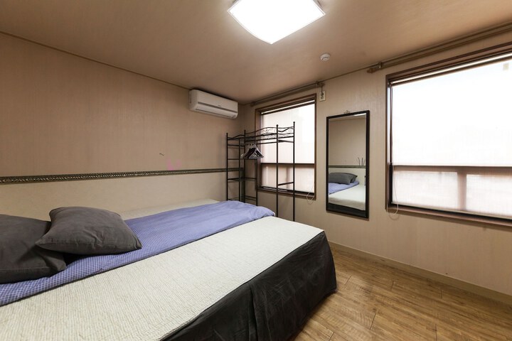 Room 17 of 43