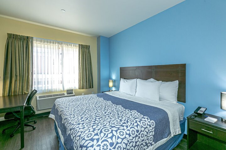 Room 33 of 75
