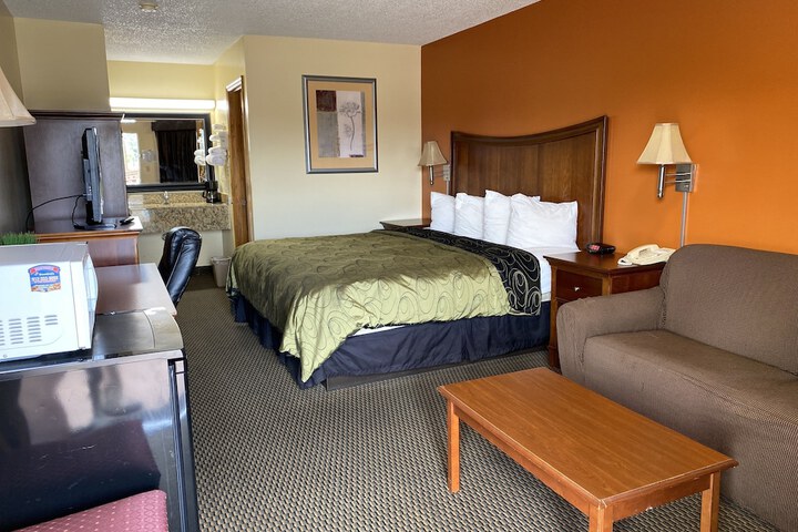 1 King Bed (10 of 12)