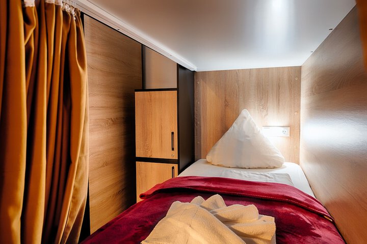 Room 6 of 11