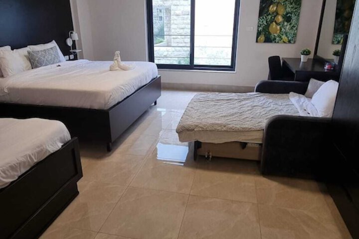 Room 100 of 243