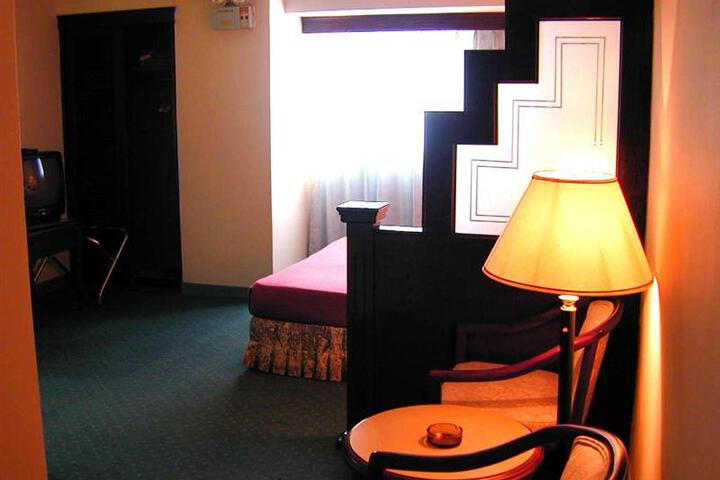 Room 2 of 5