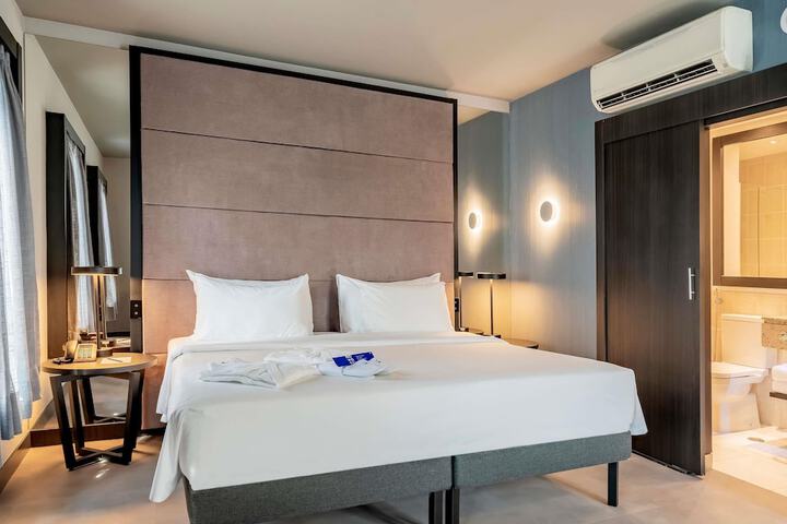 Room 4 of 114