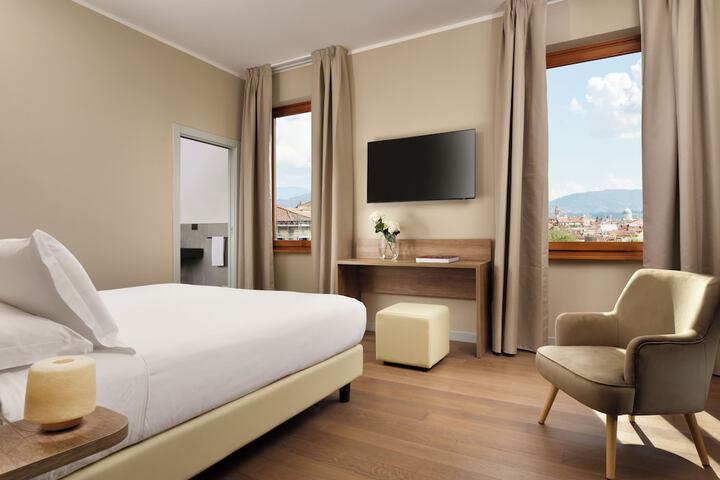 Room 4 of 16