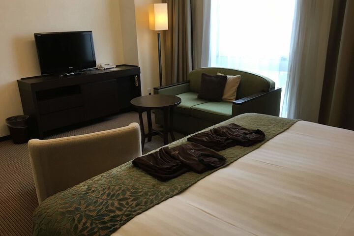 Room 14 of 100