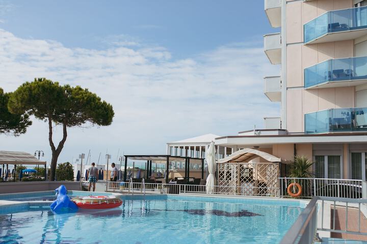 Hotel Pool