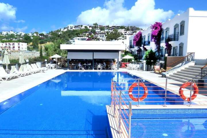 Hotel Pool