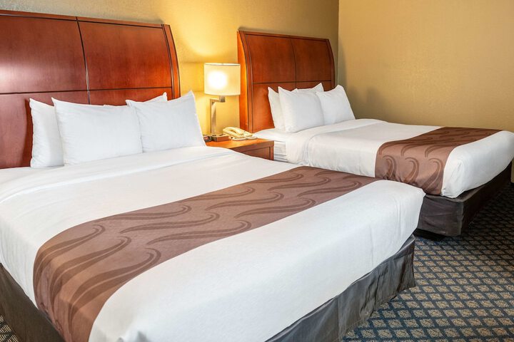 1 King Bed Suite (6 of 16)