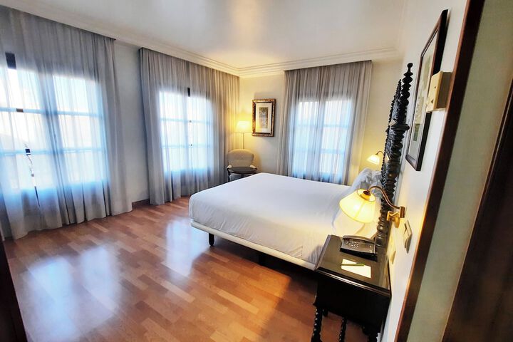 Room 27 of 51