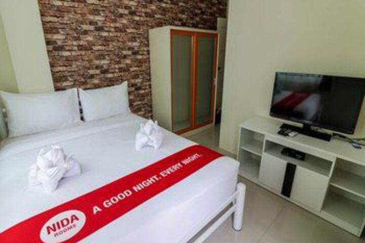 Room 13 of 40
