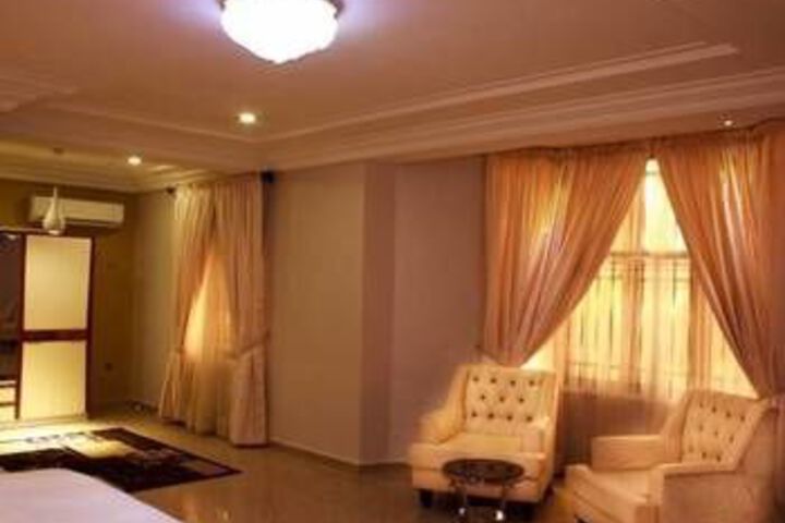 Room 5 of 10