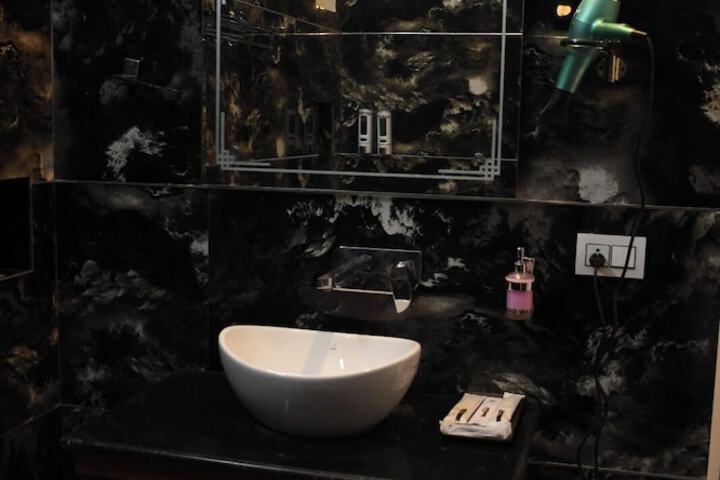 Room 26 of 61
