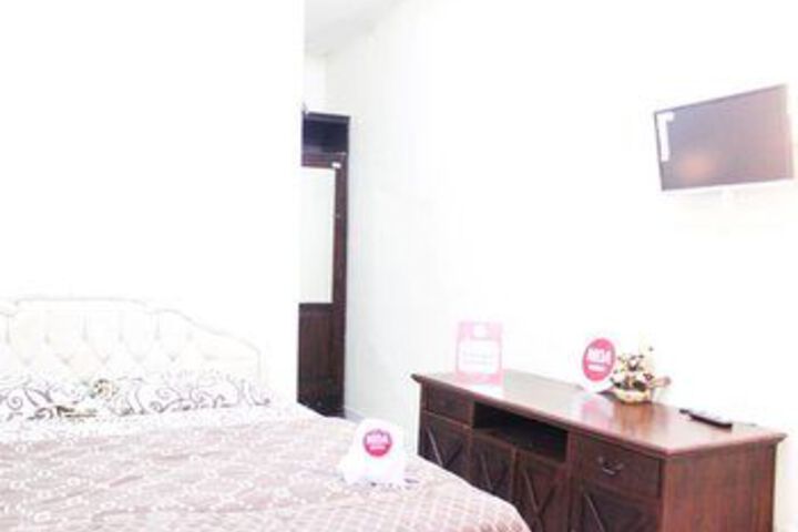 Room 28 of 79