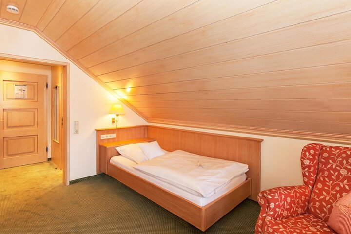 Room 15 of 140